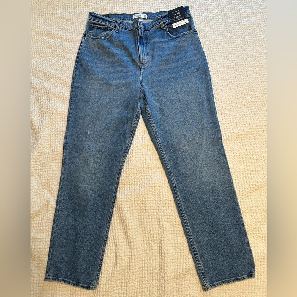 Abercrombie&Fitch, Curve Love, 90s Straight Ultra High Rise, 33/16w, Medium Wash